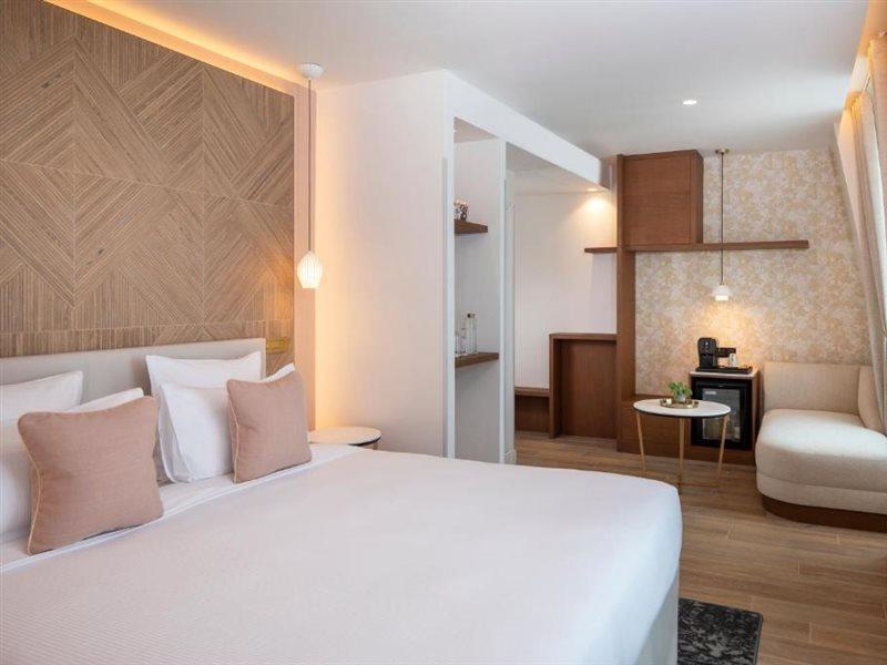 Des Champs-elysees 4* Parijs